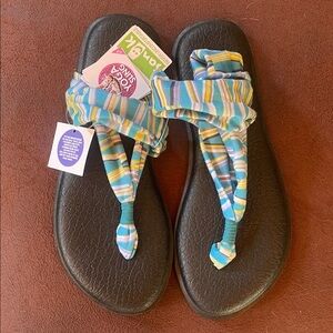 Sanuk (7) Blue and Yellow Striped Sandals NWT